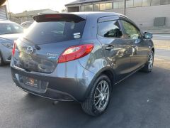 Photo of the vehicle Mazda Demio