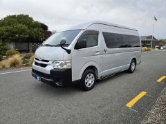 Photo of the vehicle Toyota HiAce