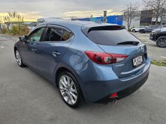 Photo of the vehicle Mazda Axela