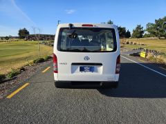 Photo of the vehicle Toyota HiAce