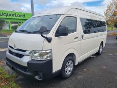 Photo of the vehicle Toyota HiAce