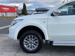 Photo of the vehicle Mitsubishi Triton