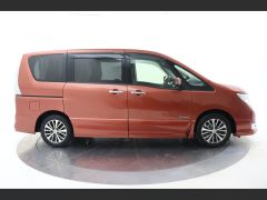 Photo of the vehicle Nissan Serena