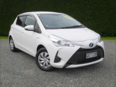 Photo of the vehicle Toyota Vitz