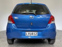 Photo of the vehicle Toyota Vitz