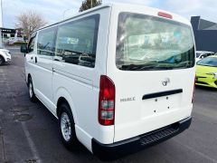 Photo of the vehicle Toyota HiAce