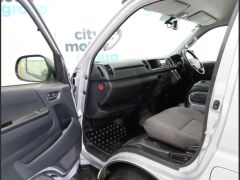 Photo of the vehicle Toyota HiAce