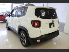 Photo of the vehicle Jeep Renegade