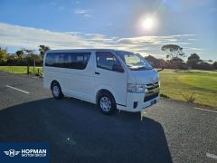 Photo of the vehicle Toyota HiAce