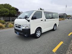 Photo of the vehicle Toyota HiAce