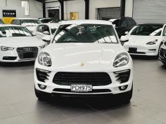 Photo of the vehicle Porsche Macan