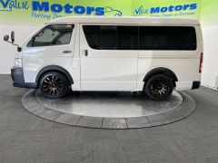 Photo of the vehicle Toyota HiAce