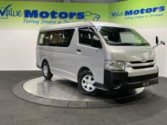 Photo of the vehicle Toyota HiAce