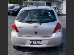 Photo of the vehicle Toyota Vitz