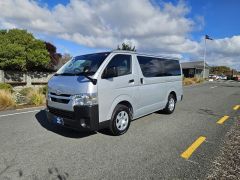 Photo of the vehicle Toyota HiAce