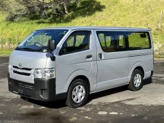 Photo of the vehicle Toyota HiAce