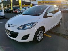 Photo of the vehicle Mazda Demio