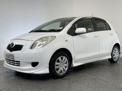 Photo of the vehicle Toyota Vitz