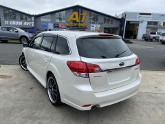 Photo of the vehicle Subaru Legacy