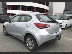 Photo of the vehicle Mazda Demio