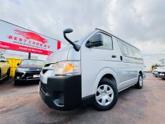 Photo of the vehicle Toyota HiAce