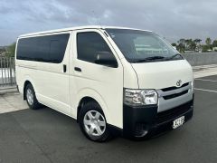 Photo of the vehicle Toyota HiAce