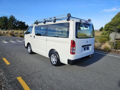 Photo of the vehicle Toyota HiAce