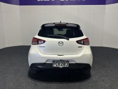 Photo of the vehicle Mazda Demio