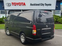 Photo of the vehicle Toyota HiAce