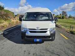 Photo of the vehicle Toyota HiAce