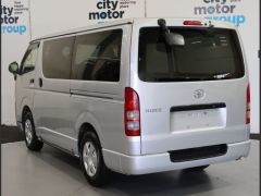 Photo of the vehicle Toyota HiAce