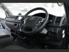 Photo of the vehicle Toyota HiAce