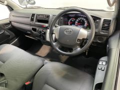 Photo of the vehicle Toyota HiAce