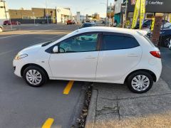 Photo of the vehicle Mazda Demio