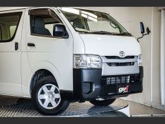 Photo of the vehicle Toyota HiAce