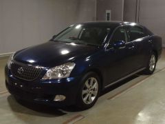 Photo of the vehicle Toyota Crown