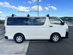 Photo of the vehicle Toyota HiAce