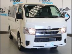 Photo of the vehicle Toyota HiAce