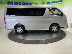 Photo of the vehicle Toyota HiAce