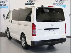 Photo of the vehicle Toyota HiAce