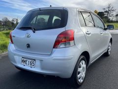 Photo of the vehicle Toyota Vitz