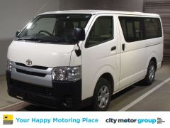 Photo of the vehicle Toyota HiAce