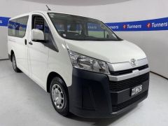 Photo of the vehicle Toyota HiAce