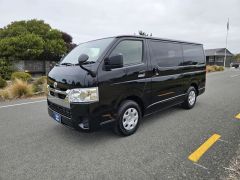 Photo of the vehicle Toyota HiAce