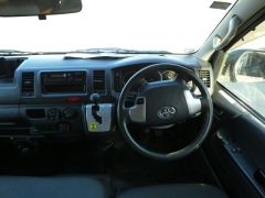 Photo of the vehicle Toyota HiAce