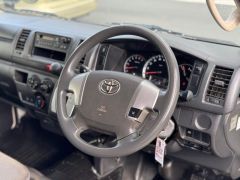 Photo of the vehicle Toyota HiAce