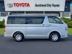 Photo of the vehicle Toyota HiAce