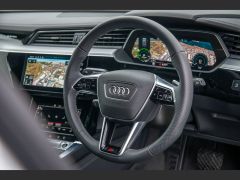 Photo of the vehicle Audi e-tron