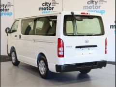 Photo of the vehicle Toyota HiAce