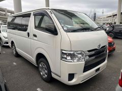 Photo of the vehicle Toyota HiAce